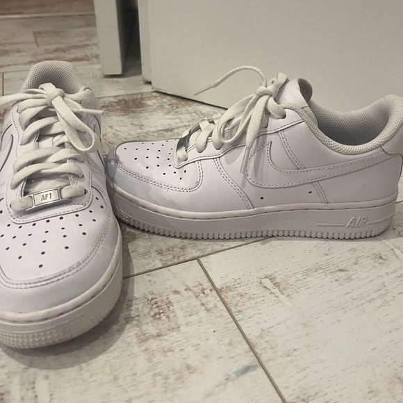 brand new Air Force ones (worn once). White cute and fresh size 7 women’s - Picture 1 of 6